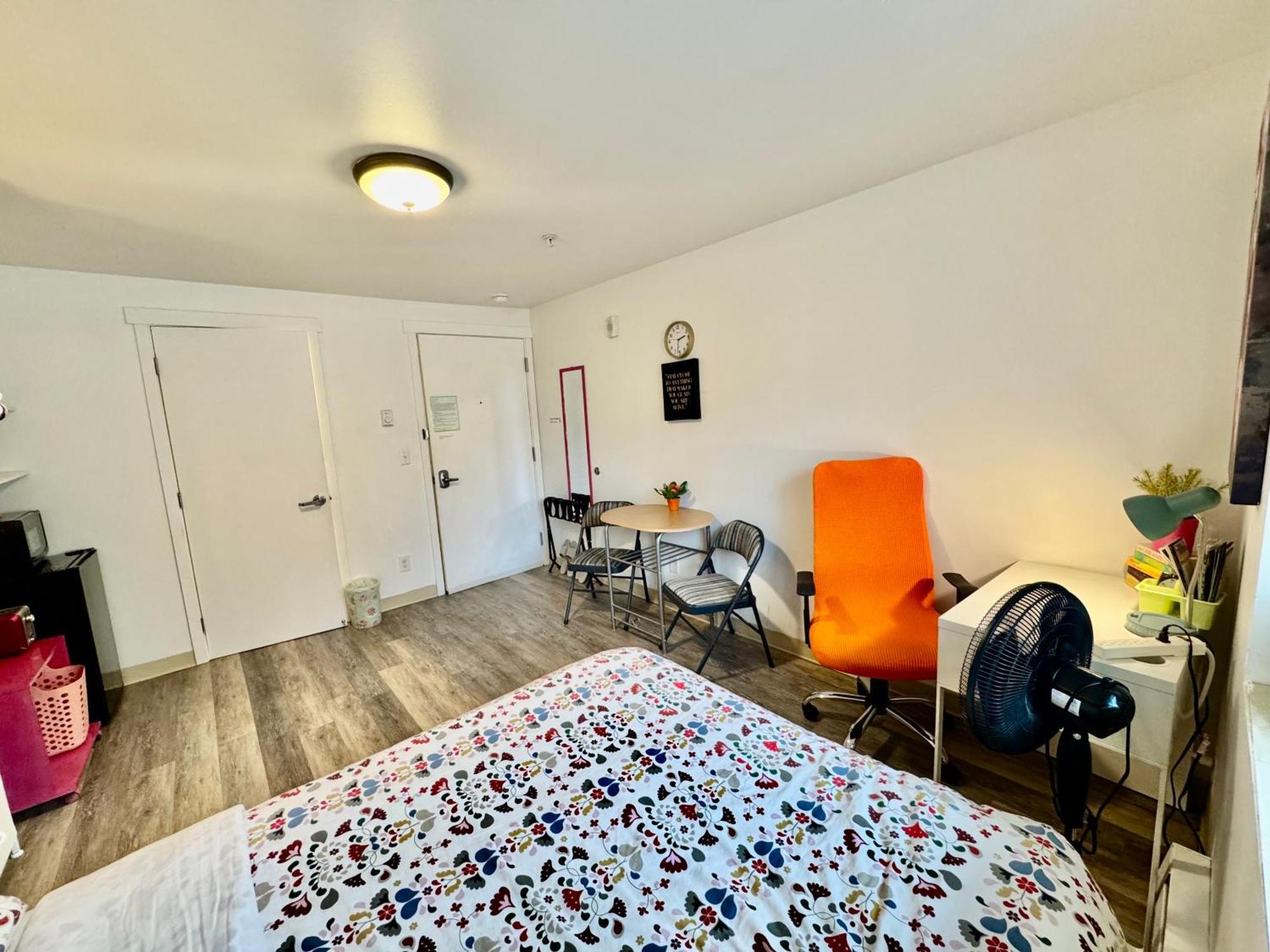 Micro Studio Apartment In University District- 10 Mins Walk To University Of Wa Seattle Exteriör bild